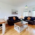 Bayside - Seaview And Balcony - Part Of The The Bay Village With Pool, Gym And Direct Access, Pub, Restaurant, Tennis And Meadows Walks Filey