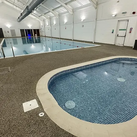 Bayside - Seaview And Balcony - Part Of The The Bay Village With Pool, Gym And Direct Access, Pub, Restaurant, Tennis And Meadows Walks *