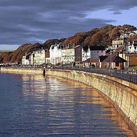 Bayside - Seaview And Balcony - Part Of The The Bay Village With Pool, Gym And Direct Access, Pub, Restaurant, Tennis And Meadows Walks Filey