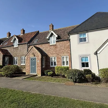Bayside - Seaview And Balcony - Part Of The The Bay Village With Pool, Gym And Direct Access, Pub, Restaurant, Tennis And Meadows Walks *