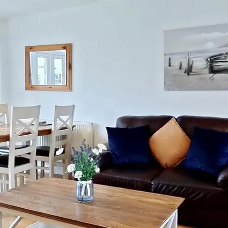 Bayside - Seaview And Balcony - Part Of The The Bay Village With Pool, Gym And Direct Access, Pub, Restaurant, Tennis And Meadows Walks