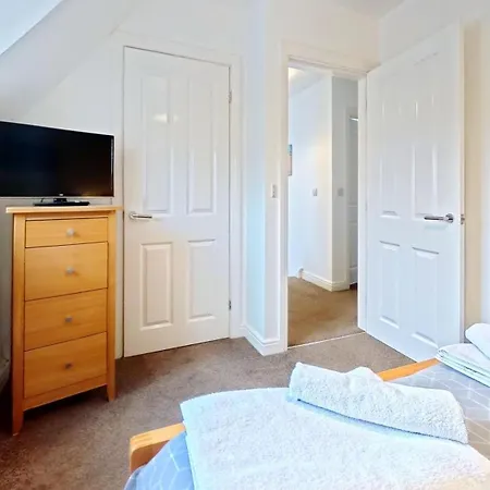 Bayside - Seaview And Balcony - Part Of The The Bay Village With Pool, Gym And Direct Access, Pub, Restaurant, Tennis And Meadows Walks Filey