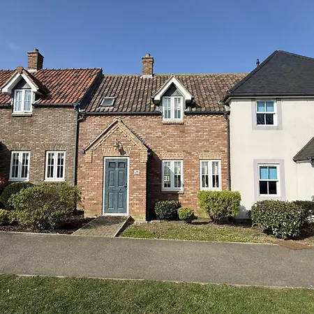 Bayside - Seaview And Balcony - Part Of The The Bay Village With Pool, Gym And Direct Access, Pub, Restaurant, Tennis And Meadows Walks Filey